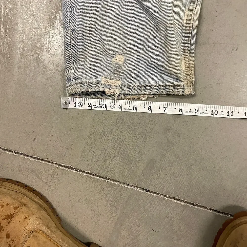 y2k thrashed baggy Levi’s 550 jeans 34x32